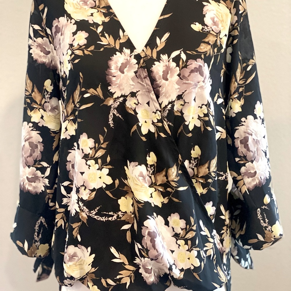 Floral print surplice blouse - Picture 3 of 5